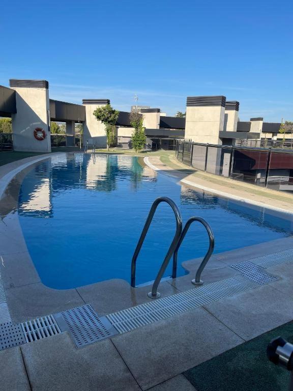 Tecnocordoba II Aparcamiento Privado Gratuito Y Piscina Apartment Luaran gambar