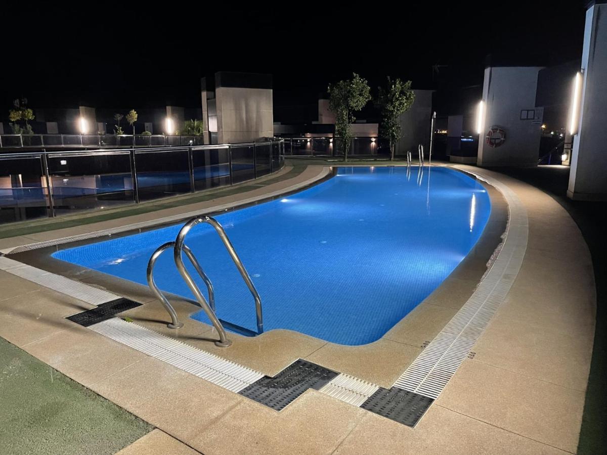 Tecnocordoba II Aparcamiento Privado Gratuito Y Piscina Apartment Luaran gambar